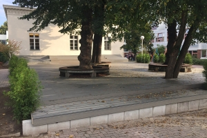 Projekt Schulhof Terrasse Kantensteine